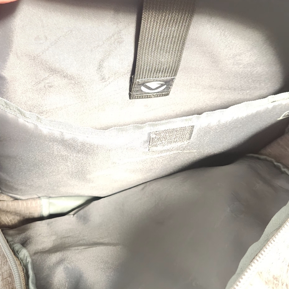 Volcano Backpack-Excellent Condition!!! - Picture 9 of 10